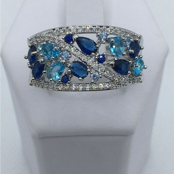 Dazzling Silver Ring with Blue Gemstones - Picture 6 of 7